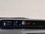 TFTカラ-マルチインフォメ-ションディスプレイ4.2インチの液晶画面に、安全・安心のコンテンツやオ-トエアコンのステ-タスなど、さまざまな運転情報を表示し見やすさにこだわったメ-タ-です♪