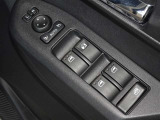 電動格納式ドアミラー・パワーウインドウを装備しています。