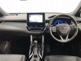シンプルながら機能性あふれる運転席廻りです。視界性もよく、運転しやすいですよ。