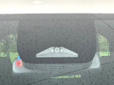 【プリクラッシュセーフティ】前方の車両等を検知し、衝突しそうな時は警報で注意を促し、ブレーキを踏む力をサポート。ブレーキを踏めなかった場合は衝突被害軽減ブレーキが作動、衝突回避をサポートします。