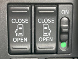 【両側パワースライドドア】スマートキーや運転席のスイッチで後席両側スライドドアの開閉が可能♪電動だから力を入れてドアを開ける必要が無く、小さなお子様でも簡単に開け閉めでき快適です♪