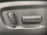 【パワーシート】スイッチ一つで簡単にシートの微調整が可能!電動だから力もいりません!快適なシートポジションにセットして、快適なドライブをお楽しみください。