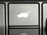 【パワーバックドア】スマートキーや運転席のボタンを押すだけでリアゲートが自動で開閉します!荷物を持っている時や、高い位置にあるバックドアを閉める際に便利な機能です♪