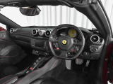 Ferrari California Tは、フロントミッドシップレイアウトにV8ツインターボエンジンを搭載し定評あるリトラクタブルハードトップを組み合わせた実用豊かな2+2コンバーチブルGTです。