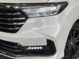 【LEDヘッドライト】悪天候や夜間走行時も良好な視界を確保し安心して運転できる高輝度LEDヘッドライトを装備!点灯速度が早く、消費電力も抑えられています。
