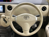 インテリアに合わせたデザインのステアリングは、運転される方のことも考え、運転しやすい形状、大きさです。是非一度、実際に触ってお確かめください。