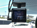 【ドライブレコーダー】映像・音声などの運転中の記録を残します。事故などを起こした起こされた時の証拠になりえますので、もしも時でも安心ですね。