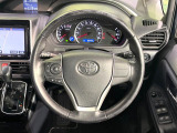 【純正革巻きステアリング】上質な革を使用することで、手にしっかり馴染みとても運転しやすいハンドルです♪