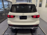 メルセデス・ベンツのボディ構造には衝撃吸収スペースをわざと確保することで万が一ぶつかった際の衝撃を瞬時に逃がします。さらにその中には頑丈なフレームがあり車内に危険物が侵入しない構造になっております。