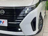 【LEDヘッドライト】悪天候や夜間走行時も良好な視界を確保し安心して運転できる高輝度LEDヘッドライトを装備!点灯速度が早く、消費電力も抑えられています。
