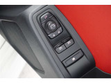 スイッチ一つで窓を開け閉めできるパワーウィンドウスイッチです。