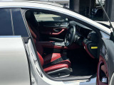 メルセデス・ベンツの定める厳しい基準をクリアしたお車のみをご案内させて頂きます。納車前整備はメーカー規定に基づき100項目以上にも及ぶ点検を熟練のメカニックによって行いご納車させて頂きます。