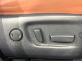 【パワーシート】スイッチ一つで簡単にシートの微調整が可能!電動だから力もいりません!快適なシートポジションにセットして、快適なドライブをお楽しみください。