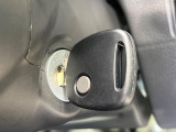 【キーレス】少し離れた場所からでもボタン一つでドアの開錠・施錠ができるのでとっても便利!ドアの鍵穴周りに傷をつけることもありません♪