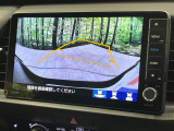 【バックカメラ】駐車時に後方がリアルタイム映像で確認できます。大型商業施設や立体駐車場での駐車時や、夜間のバック時に大活躍!運転スキルに関わらず、今や必須となった装備のひとつです!