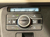 車内空調は&rdquo;AUTOエアコン&rdquo;にお任せ。運転に集中出来ますよ!