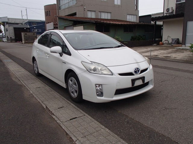 トヨタ プリウス 