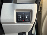 両側電動スライドドアです。リモコンや運転席スイッチ、ドアハンドルの操作で自動開閉。お子様を抱き抱えている時や荷物の多いときなどに便利です!!