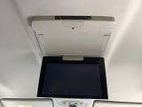 【フリップダウンモニター】大画面モニターで後席でもエンタメをお楽しみいただけます。小さなお子様にも大人気の装備です♪