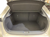 【トランク】積み込みやすくて、たっぷり積める荷室です。シートアレンジできるものは、乗車人数と荷物の量や大きさによってシートを動かすことができるので、より快適なドライブが可能です!