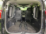 後席を格納すると、これだけの広さが!シーンに合わせたシートアレンジで、大きな荷物も積むことが出来ます♪