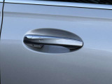 シートヒーターはエアコンより温まるのが早く、寒い日の運転には欠かせない装備です。3段階の温度調節ができ、快適な温度でドライブいただけます。