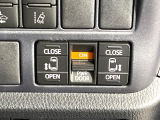 【両側パワースライドドア】スマートキーや運転席のスイッチで後席両側スライドドアの開閉が可能♪電動だから力を入れてドアを開ける必要が無く、小さなお子様でも簡単に開け閉めでき快適です♪