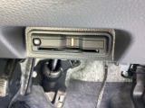 ハンドルの真下にETCがついています。高速道路の料金所の通過も楽々です。 カードの取り出しもしやすい場所についています。