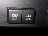 充電用USB端子付き。スマートフォンなどの充電に便利です。