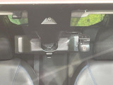 【インテリジェントエマージェンシーブレーキ】フロントカメラで前方の車両や歩行者を検知。衝突しそうな時は衝突被害軽減ブレーキが作動、衝突回避をサポート。より安全にドライブをお楽しみいただけます。