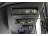 オートマチックハイビームとは、先行車や対向車のライトを認識し、ハイビームとロービームを自動で切り替える機能です。夜道の視界を確保します。詳細は販売店スタッフまでおたずねください。