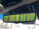 【デジタルインナーミラー】後席の大きな荷物や同乗者で後方が確認しづらい時でも安心!カメラが撮影した車両後方の映像をルームミラー内に表示。クリアな視界で状況の確認が可能です!