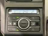 車内空調は&rdquo;AUTOエアコン&rdquo;にお任せ。運転に集中出来ますよ!