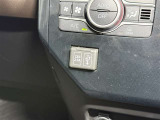 【充電用USB端子】充電用USB端子付き。スマートフォンなどの充電に便利です。