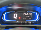 燃費のいい運転をするとイルミネーションがブルーからグリーンへ変化します。楽しくエコドライブできます。