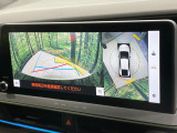【パノラミックビューモニター】専用のカメラにより、上から見下ろしたような視点で360度クルマの周囲を確認することができます☆死角部分も確認しやすく、狭い場所での切り返しや駐車もスムーズに行えます。