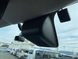 前方ドラレコは社内から投影してくれます。
