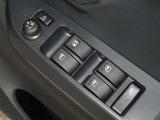 電動格納式ドアミラー・パワーウインドウを装備しています。