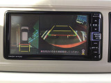 全周囲モニター付きで後退時に車両周辺が確認できるので安心です。車はどうしても死角ができますので、万が一のために必要な装備です。ただあくまでも補助装備ですので、目視での確認をお忘れなく!