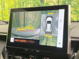 【パノラミックビューモニター】専用のカメラにより、上から見下ろしたような視点で360度クルマの周囲を確認することができます☆死角部分も確認しやすく、狭い場所での切り返しや駐車もスムーズに行えます。