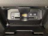 グローブボックス内のカードの取り出しもしやすい場所にETCがついています。高速道路の料金所の通過もラクラクです!。
