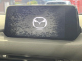 【マツダコネクトナビ】車内の雰囲気にマッチした一体型タイプのナビ。各種車輌設定やBluetooth再生等、様々な機能が楽しめます。直感的なダイヤル操作が可能で、使い勝手も良好です。