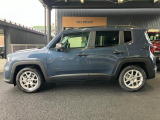 【ホイールアーチ】台形ホイールアーチはJeep伝統のデザインです。採用している理由は諸説ありますが、オフロードを走行する際にタイヤとボディが干渉しあわないよう配慮した作りにするためとなります。
