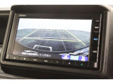 バックカメラが装備されており、後方の安全確認はもちろんのこと狭い場所での駐車や雨の日・夜間など視界の悪いコンディションでのストレスの軽減にもなります!