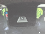 【三菱e-Assist】走行中に前方の車両等を認識し、衝突しそうな時は警報とブレーキで衝突回避と被害軽減をアシスト。より安全にドライブをお楽しみいただけます。