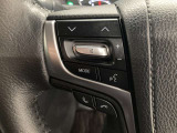 オーディオの操作をステアリングから手を放さず行うことができ、運転に集中できます。