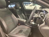 メルセデス・ベンツの定める厳しい基準をクリアしたお車のみをご案内させて頂きます。納車前整備はメーカー規定に基づき100項目以上にも及ぶ点検を熟練のメカニックによって行いご納車させて頂きます。