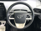 インテリアに合わせたデザインのステアリングは、運転される方のことも考え、運転しやすい形状、大きさです。是非一度、実際に触ってお確かめください。