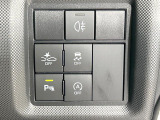 【スマートアシスト】走行中に前方の車両等を認識し、衝突しそうな時は警報とブレーキで衝突回避と被害軽減をアシスト。より安全にドライブをお楽しみいただけます。