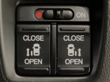 【両側パワースライドドア】両側がパワースライドドアになっており、運転席のスイッチやスマートキーでも開閉が可能です!開口部も広いので乗り降りも楽々♪